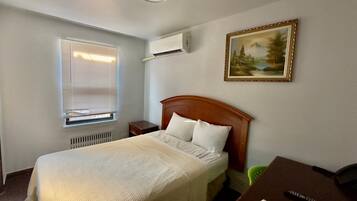 Basic Room | Desk, iron/ironing board, free WiFi, wheelchair access