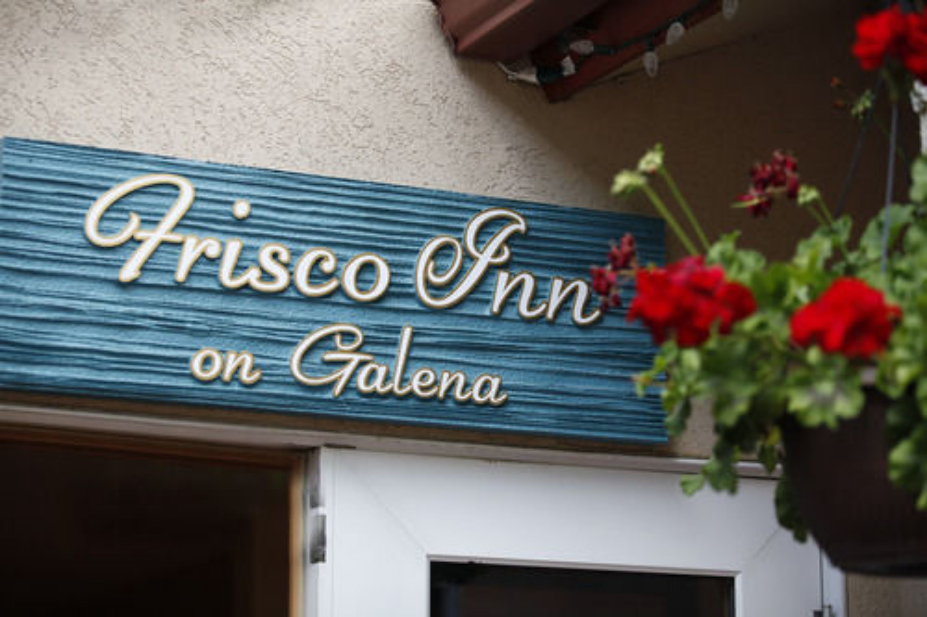 Señal para el Frisco Inn en Galena.