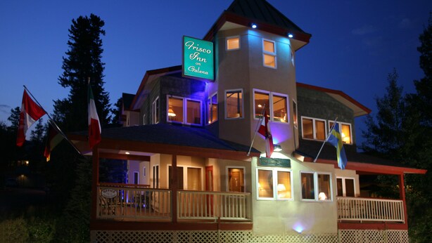 A two-story building with a balcony and a sign that reads "Frisco Inn on Galena." - Frisco Inn on Galena Street (Frisco)