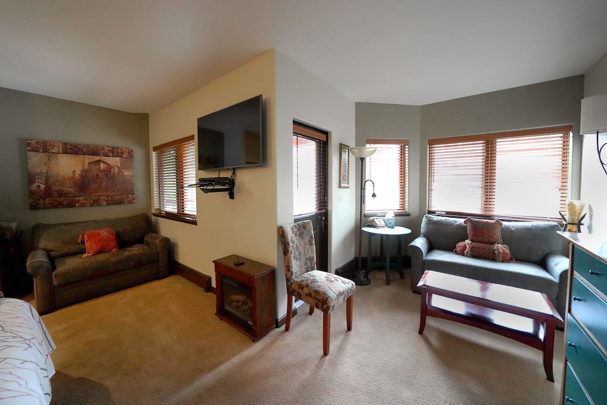Premium Room, Multiple Beds, Mountain View, Mountainside | Premium bedding, in-room safe, laptop workspace, iron/ironing board