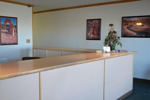 Lobby - National 9 Inn Wellington (Wellington)