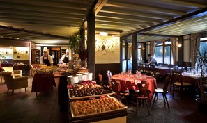 FrĂŒhstĂŒck, Mittagessen und Abendessen