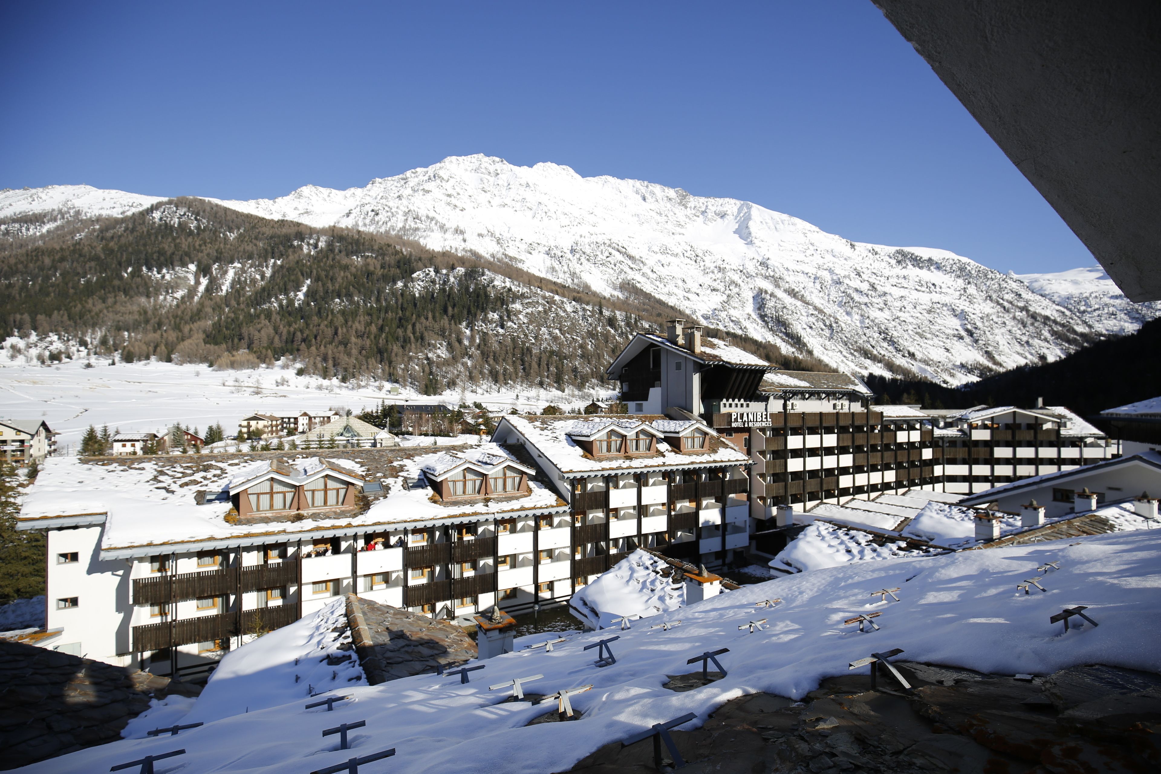 Vista frontal de la propiedad