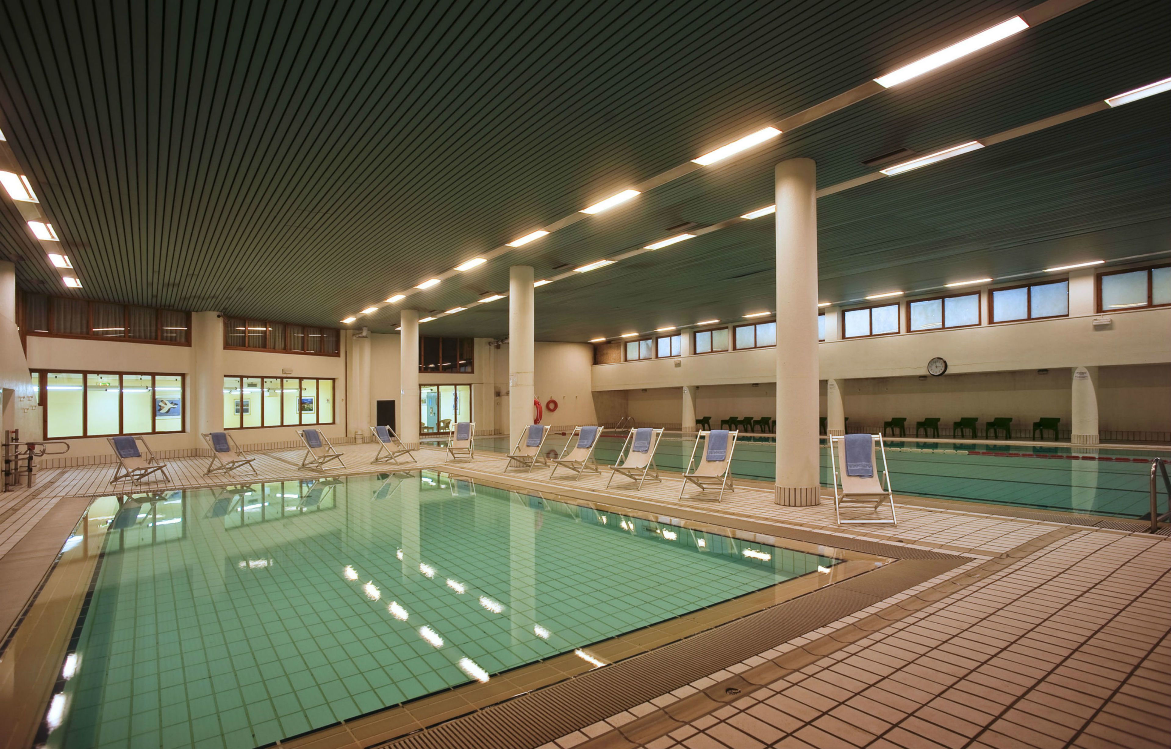 2 indoor pools