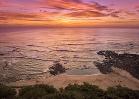 Ubicación a pie de playa, arena blanca, tumbonas y toallas de playa