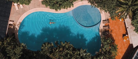 Outdoor pool, open 9:00 AM to 9:00 PM, free cabanas, sun loungers