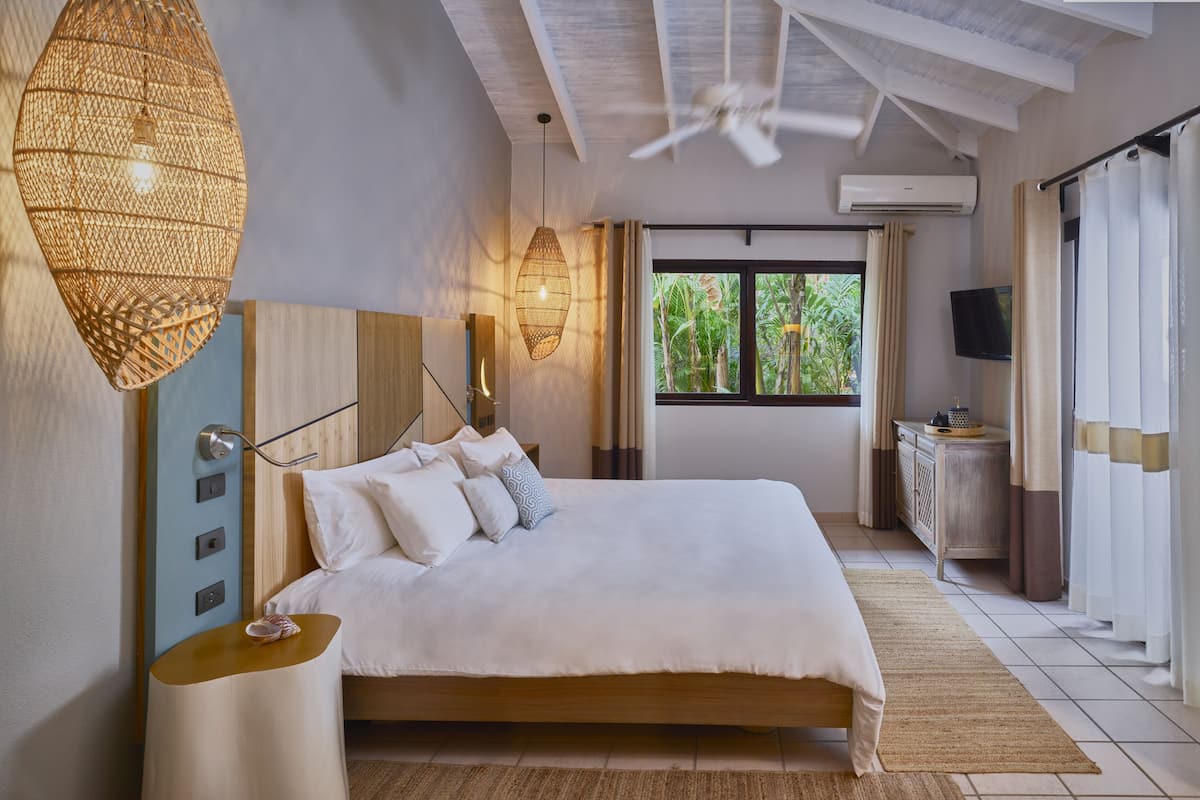 Hochwertige Bettwaren, Daunenbettdecken, Pillowtop-Betten, Minibar
