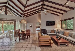 Premium bedding, down duvets, pillow-top beds, minibar - Cala Luna Boutique Hotel & Villas (Tamarindo)