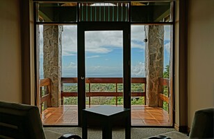 蜜月套房, 1 张特大床 | 起居区 | 液晶电视