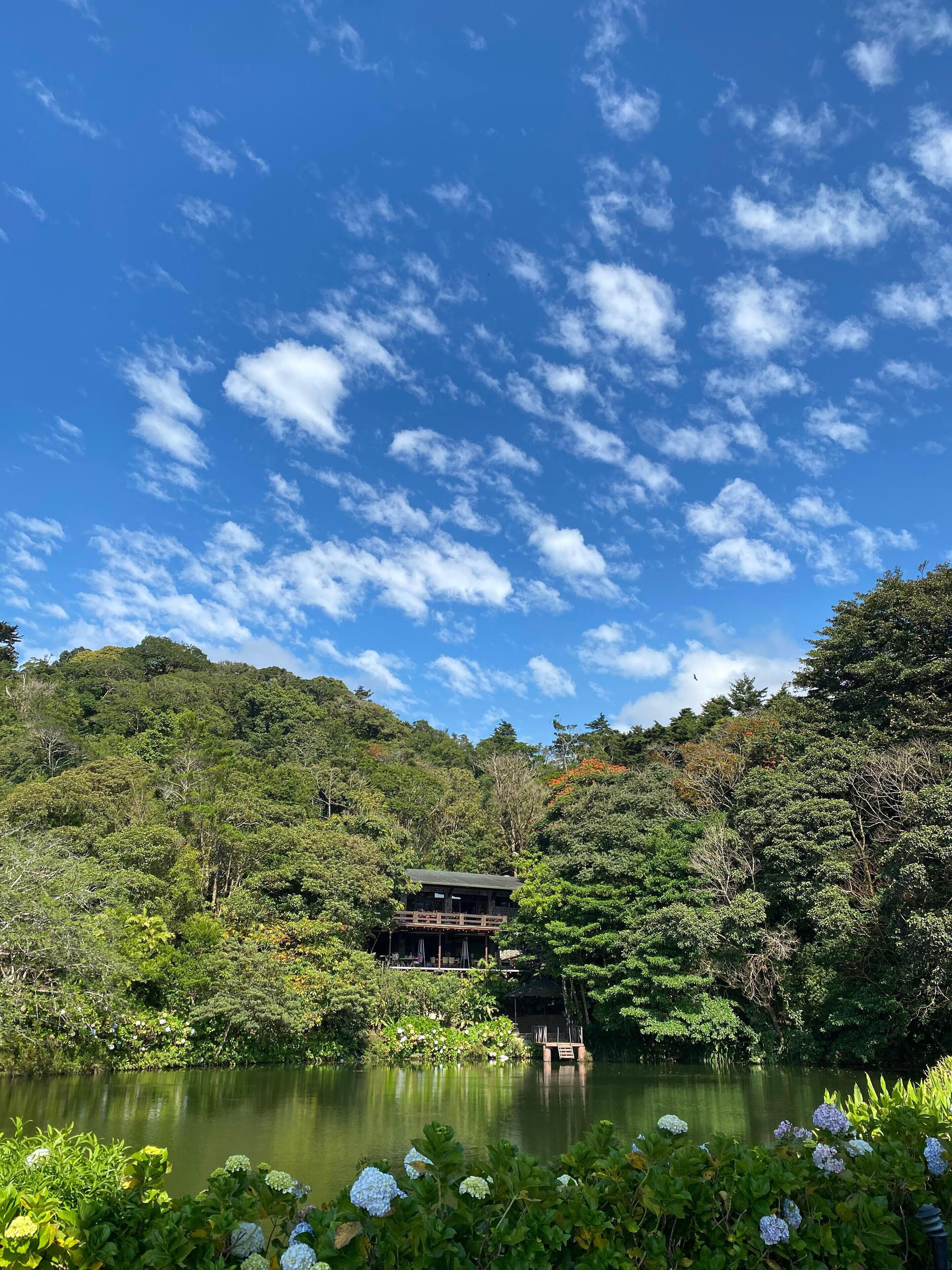 2 restaurants, breakfast, lunch, dinner served; international cuisine