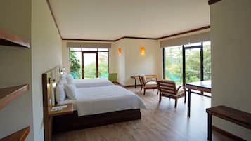 Habitación Deluxe, 2 camas de matrimonio | Ropa de cama de alta calidad y edredones de plumas