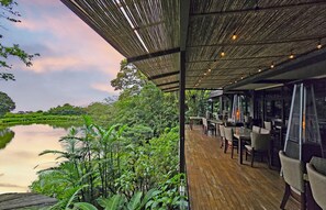 2 restaurants, breakfast, lunch, dinner served; international cuisine