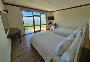 Rom – deluxe, 2 queensize-senger | Sengetøy av topp kvalitet, dundyner og senger med overmadrass