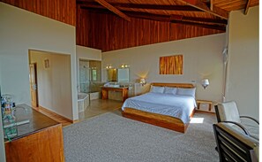 Honeymoon Suite, 1 King Bed | Premium bedding, down comforters, pillowtop beds, in-room safe - El Establo Mountain Hotel (Monteverde)