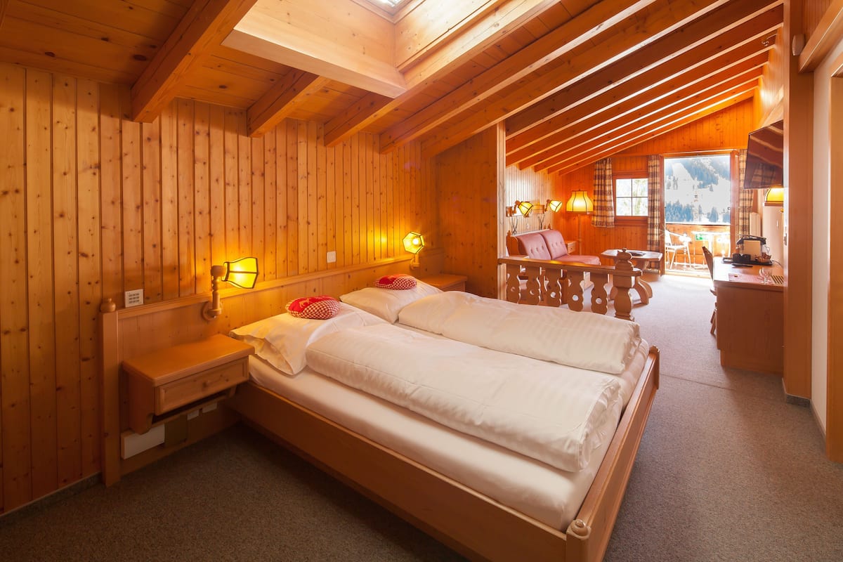 superior twin room, balcony, mountain view | hypo-allergenic bedding, minibar, in-room safe, desk