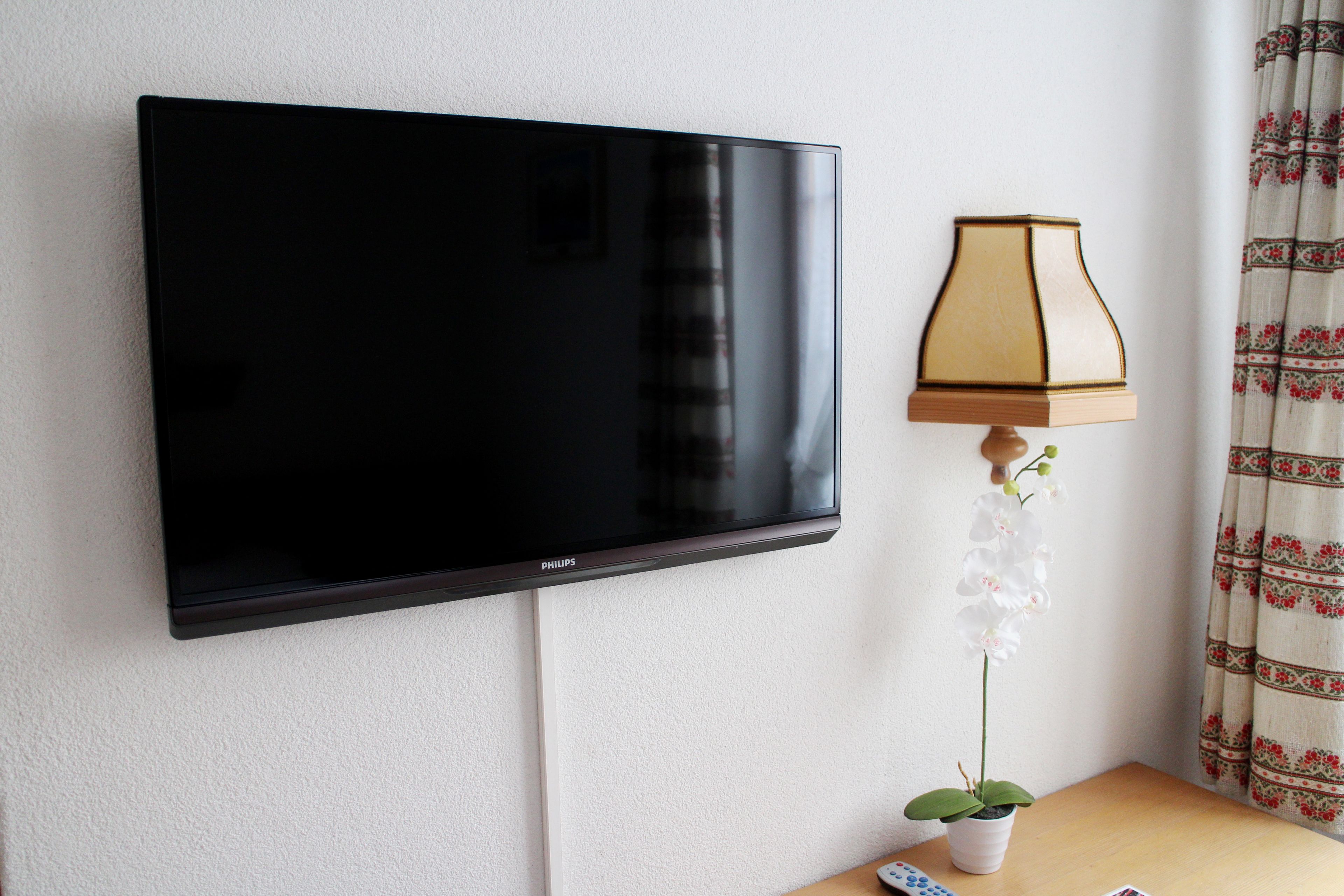 hypo-allergenic bedding, minibar, in-room safe, desk