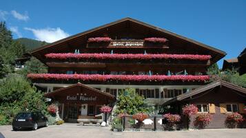 واجهة المنشأة