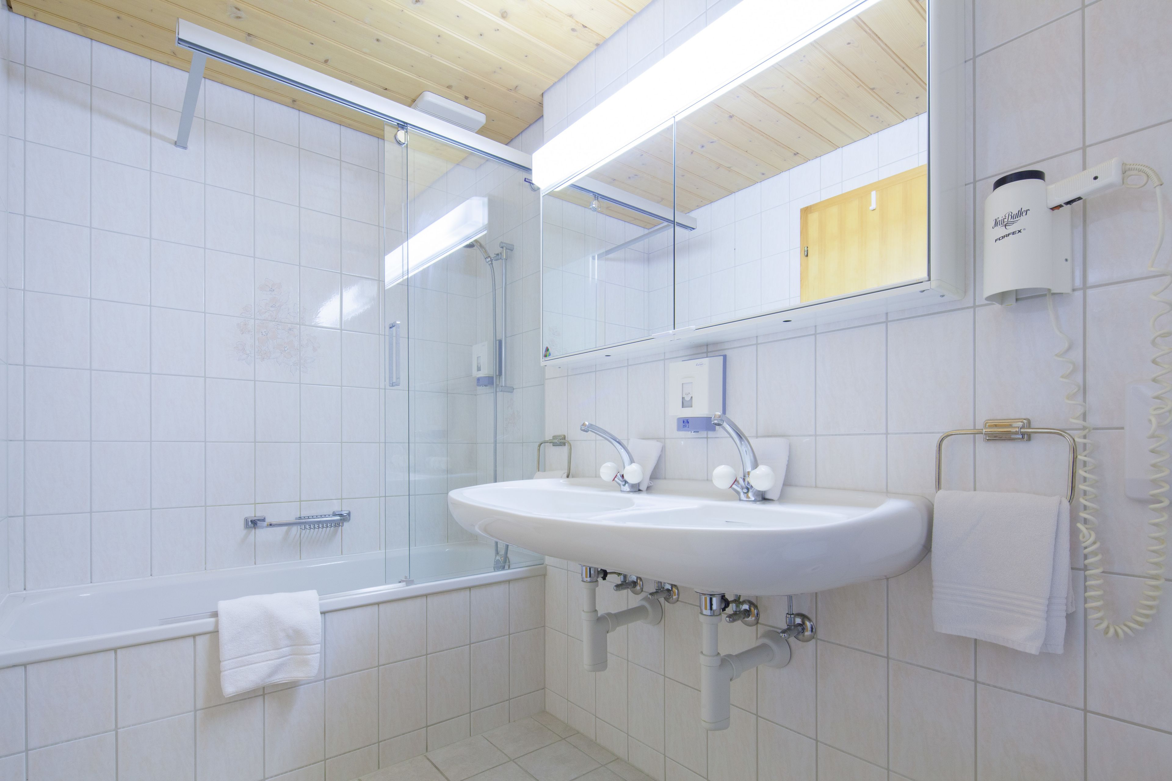 superior suite, 1 bedroom, mountain view | bathroom | free toiletries, hair dryer, towels