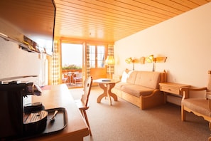 Superior Twin Room, Balcony, Mountain View | Room amenity - Hotel Alpenhof (Grindelwald)