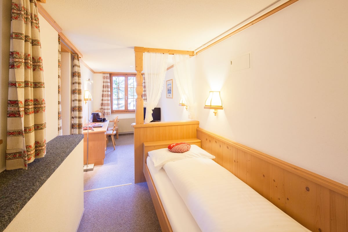 Enkeltrom – standard, terrasse | Allergitestet sengetøy, minibar, safe på rommet og skrivebord