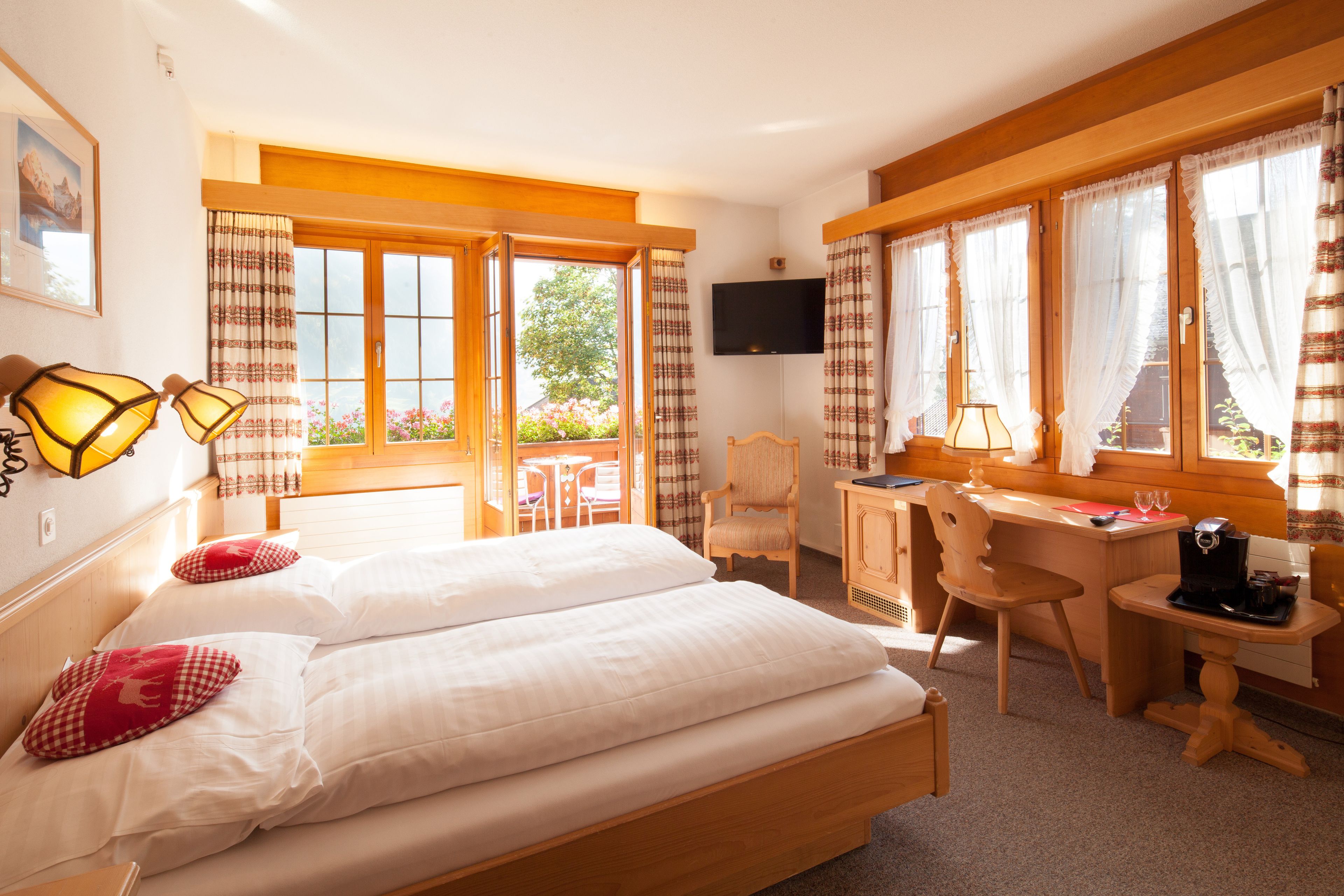 superior twin room, balcony, mountain view | hypo-allergenic bedding, minibar, in-room safe, desk