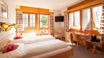 Superior Twin Room, Balcony, Mountain View | Hypo-allergenic bedding available, minibar, in-room safe, desk