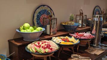 Daily full breakfast (EUR 15.00 per person)