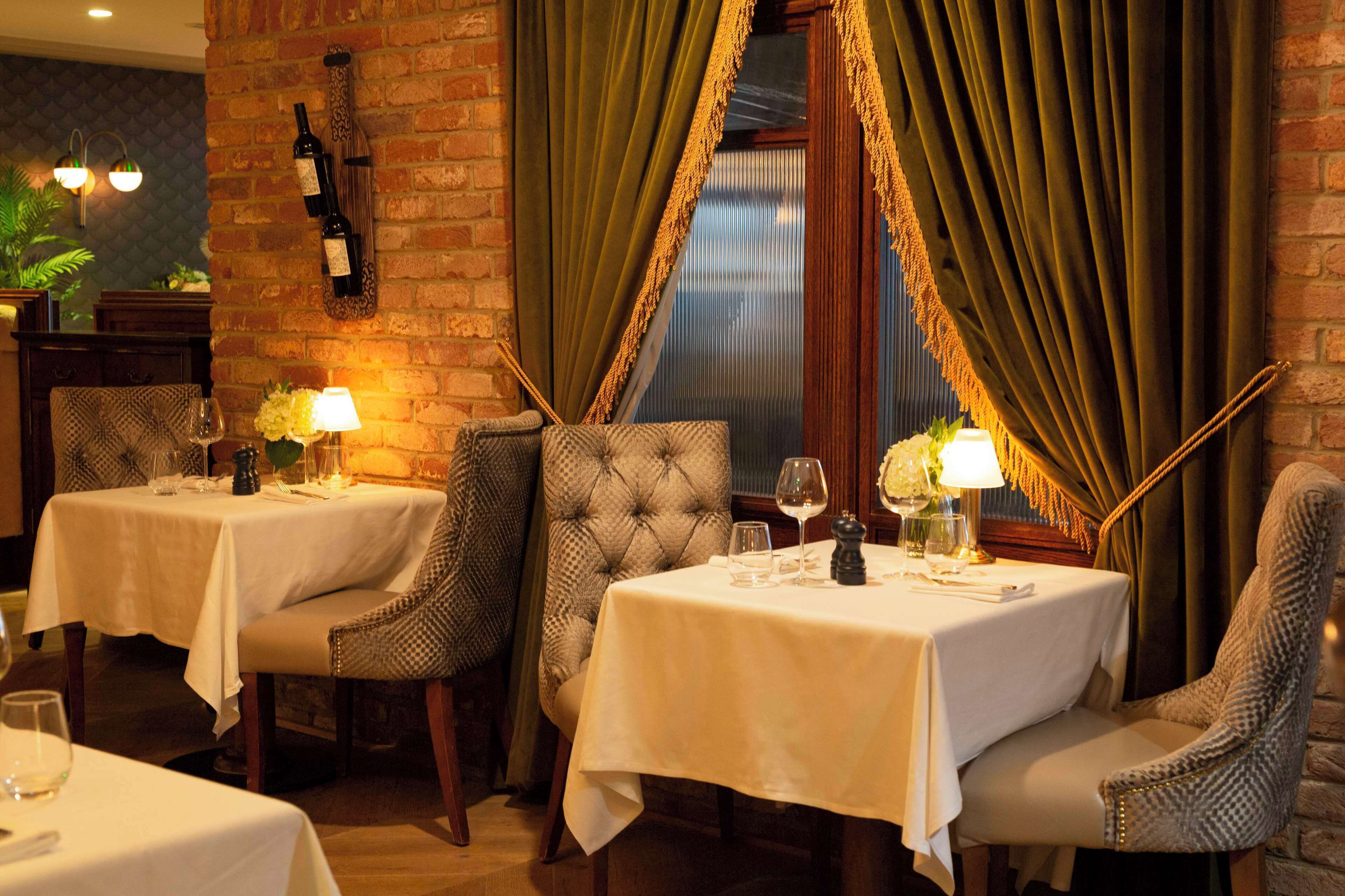 2 restaurants, breakfast, lunch served; local and international cuisine