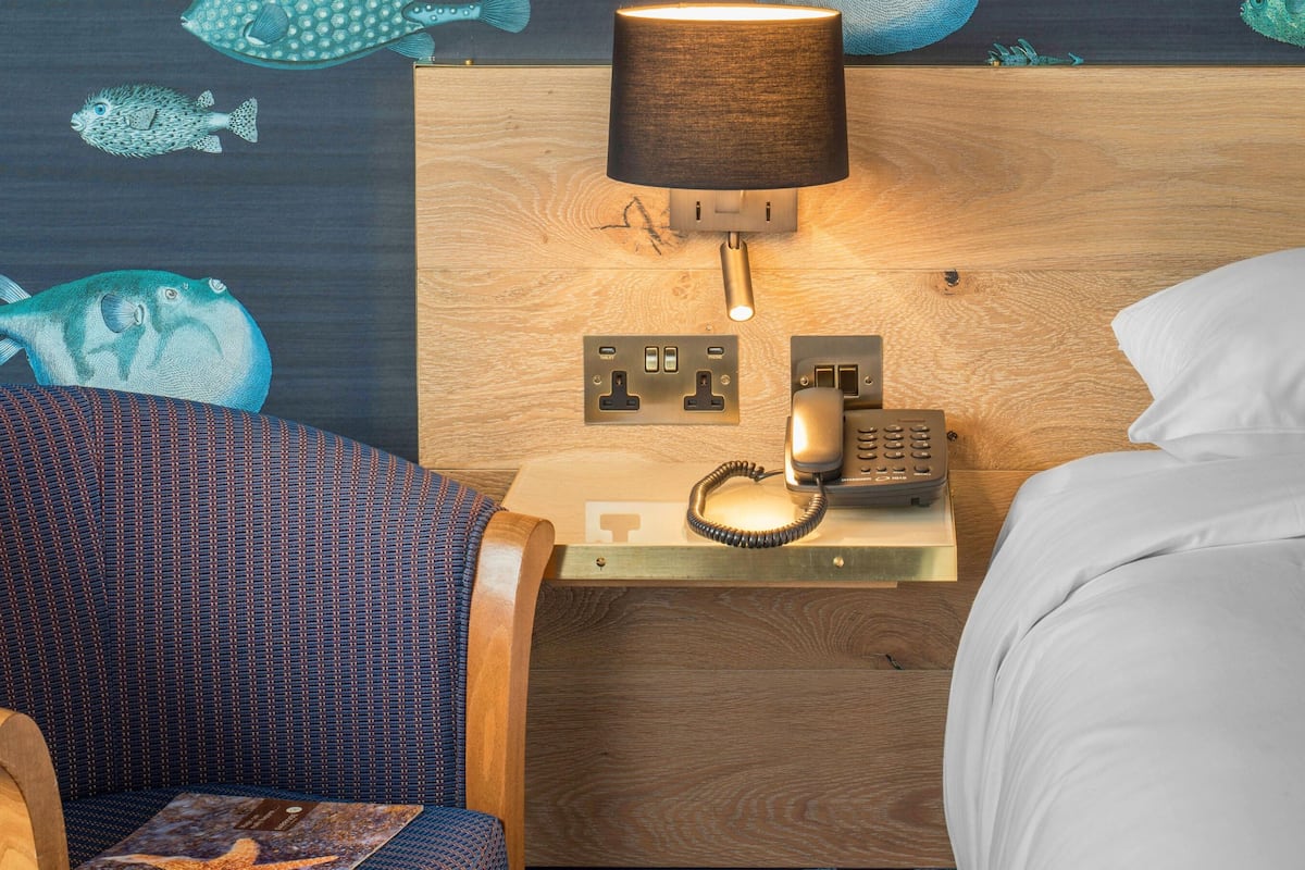 iron/ironing board, free wifi