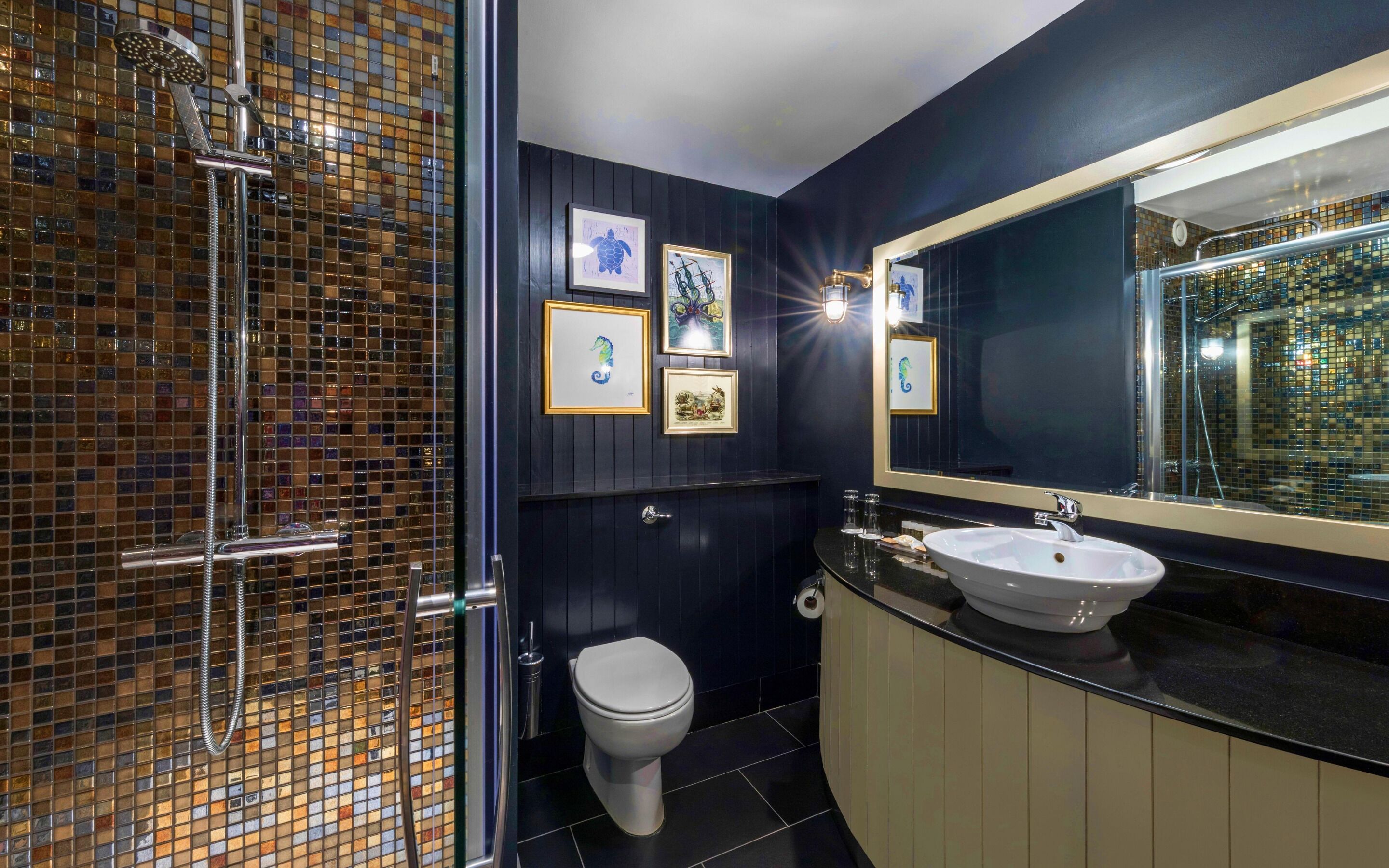 separate bathtub and shower, hair dryer, towels