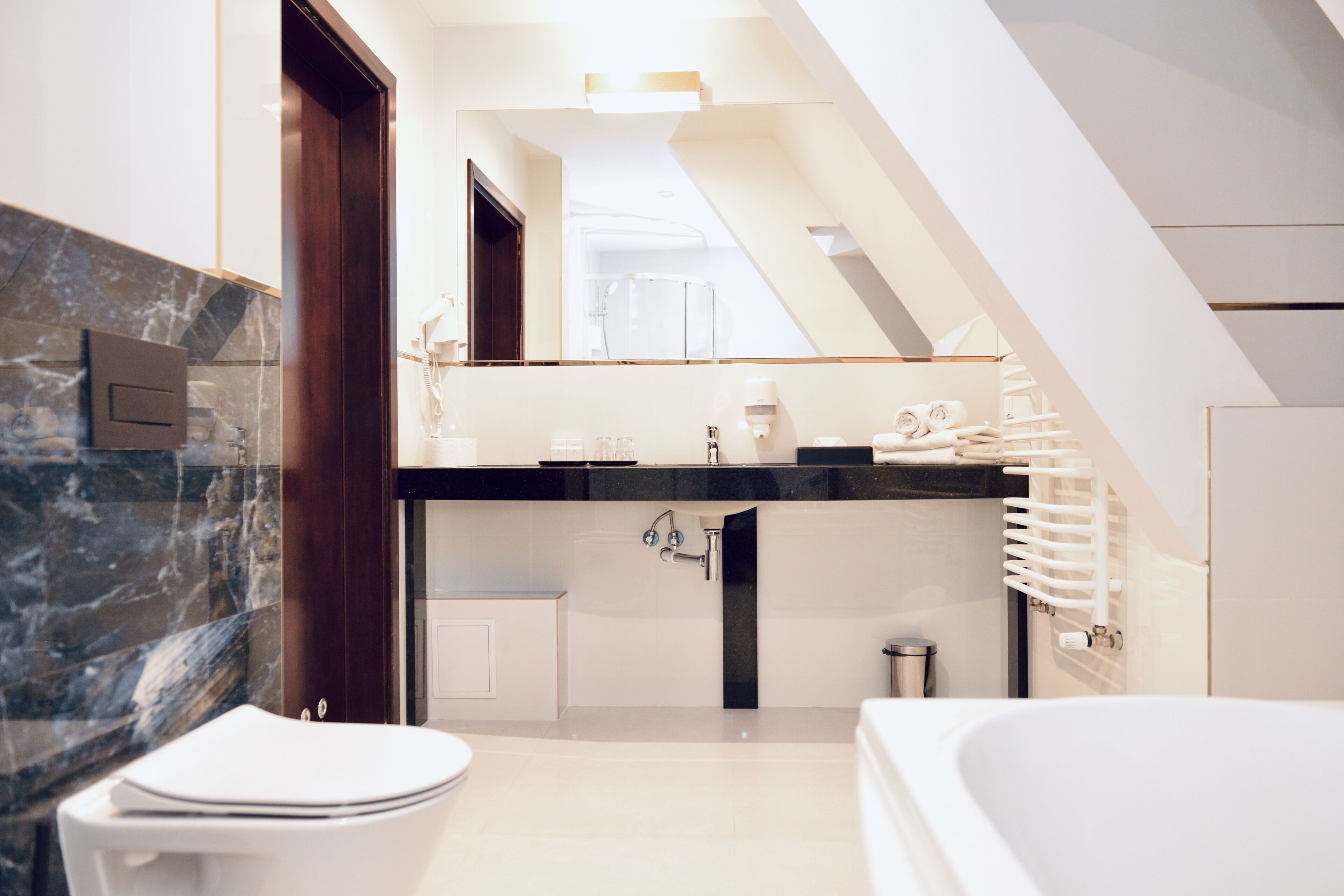 apartament superior motlawa river view | bathroom | free toiletries, hair dryer, slippers, towels