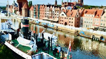 Deluxe Studio Suite (Kapitanski) | Water view