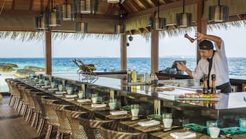 7 restaurants, breakfast, lunch, dinner served; international cuisine
