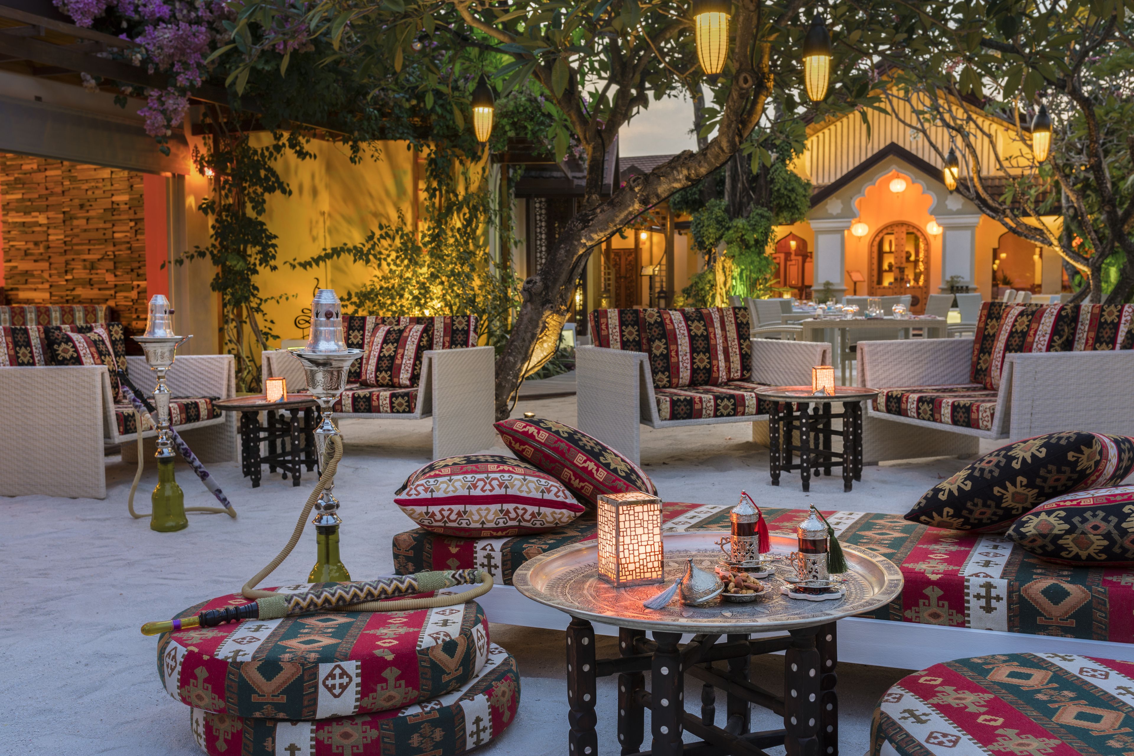 3 bars/lounges, 2 beach bars, poolside bar