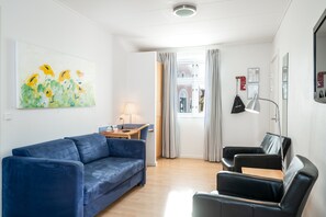 Habitación Premium doble | Decoración individual, mobiliario individual, escritorio