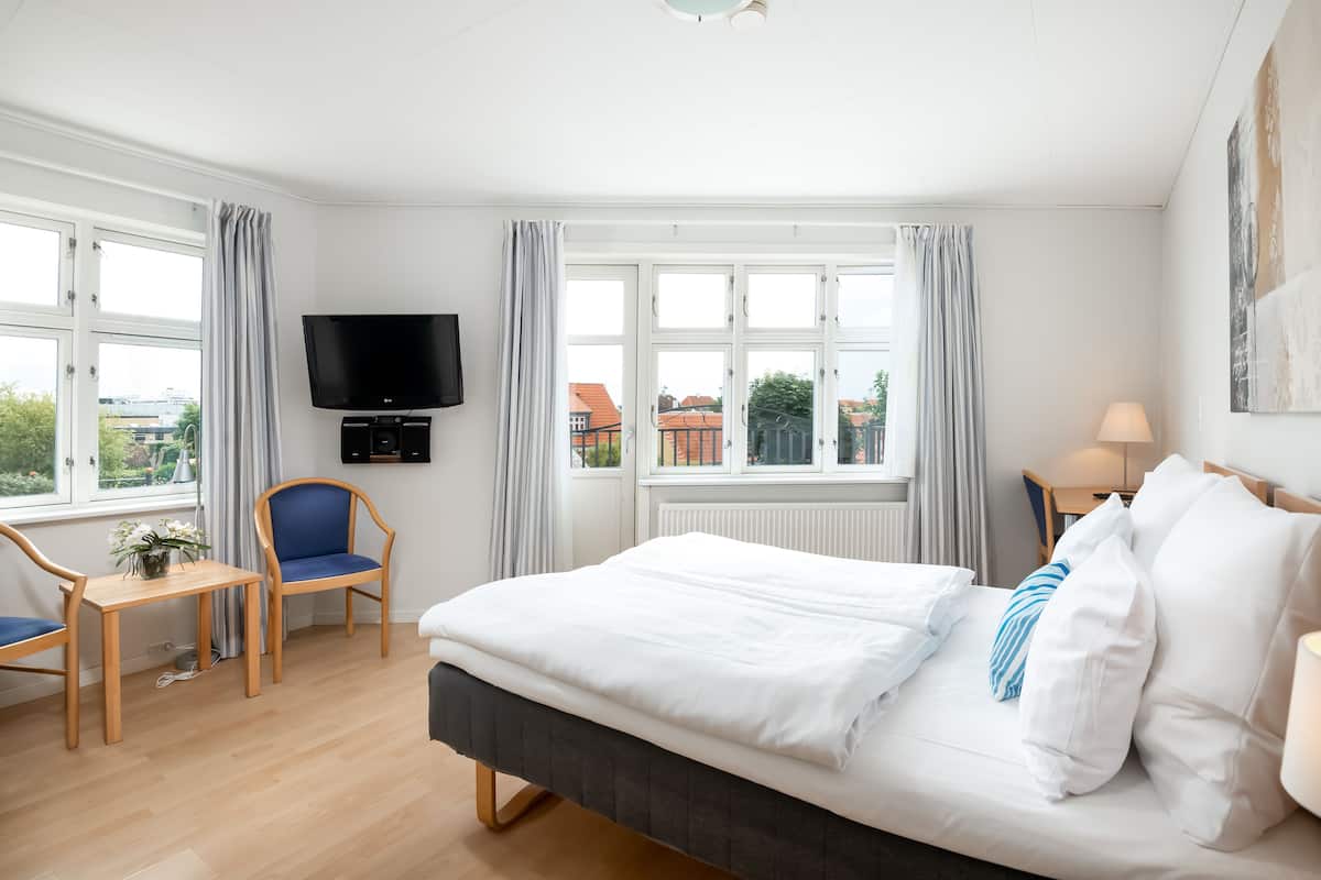 Deluxe Double Room, Balcony | Desk, iron/ironing board (on request), free WiFi, individually decorated
