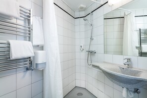Ducha, secador de pelo, toallas