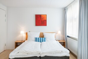 Basic Double Room | Individually decorated, individually furnished, desk, iron/ironing board - Hotel Petit Skagen (Skagen)