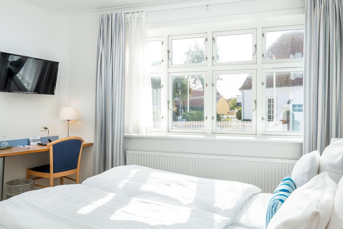 Basic Double Room | Desk, iron/ironing board (on request), free WiFi, individually decorated