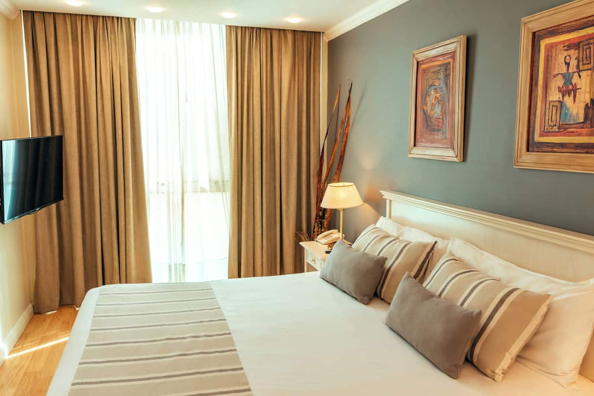 Ropa de cama hipoalergénica y minibar