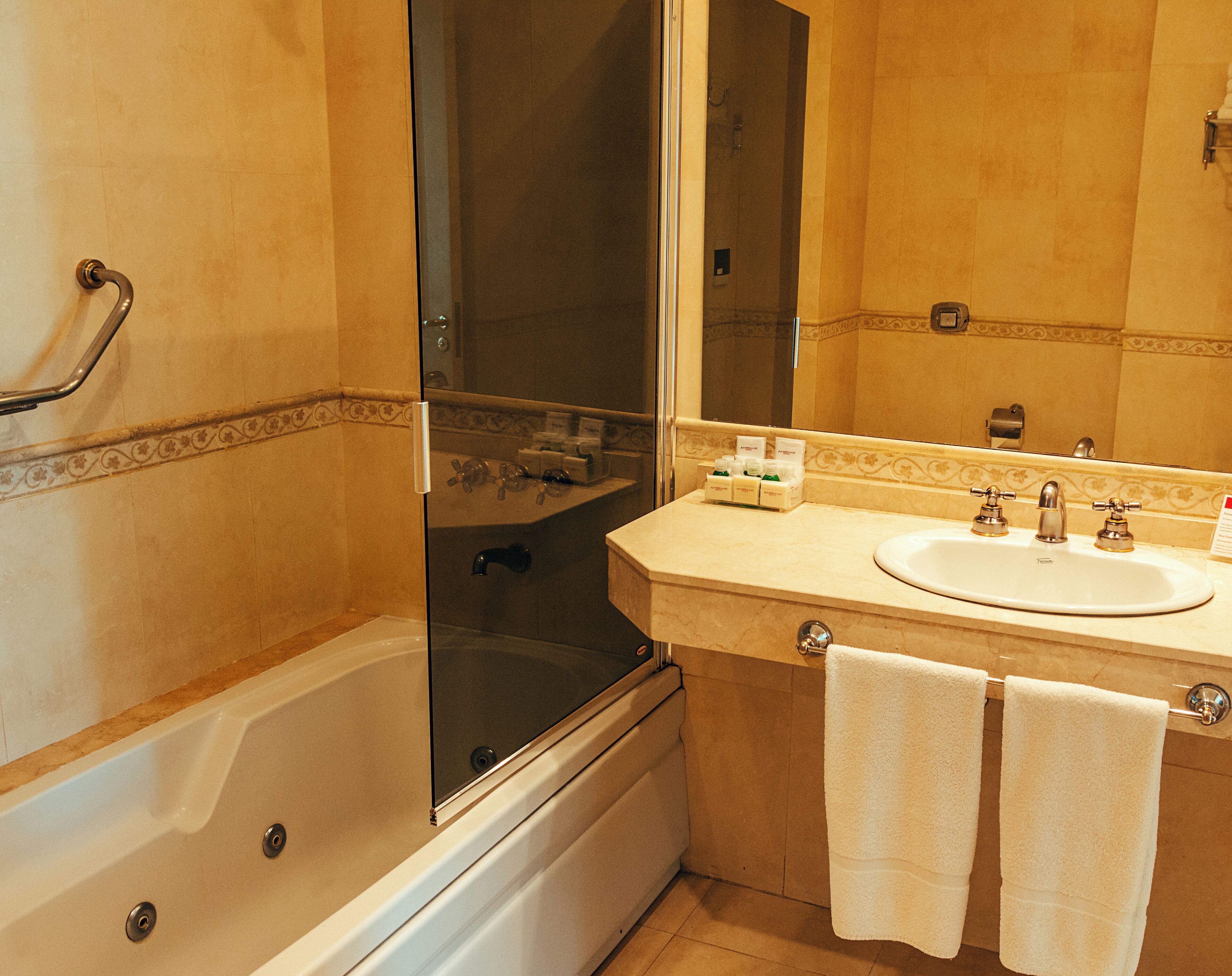 junior room | bathroom | bathtub, rainfall showerhead, free toiletries, hair dryer
