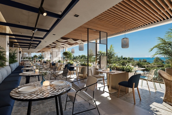 6 restaurantes, se sirven desayunos, comidas, cenas y cocina local