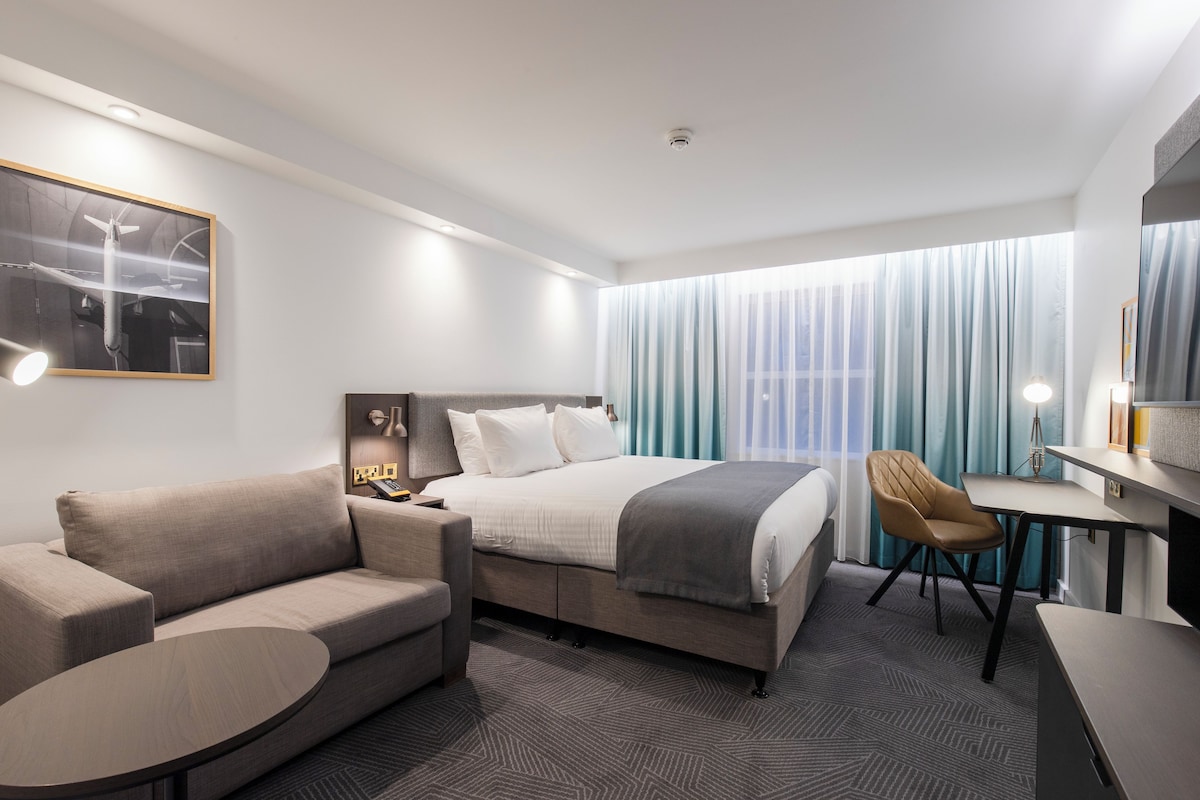 Premium Room, 1 King Bed with Sofa bed (Super King) | In-room safe, desk, laptop workspace, blackout drapes