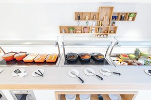 Frokost, lunsj og middag serveres