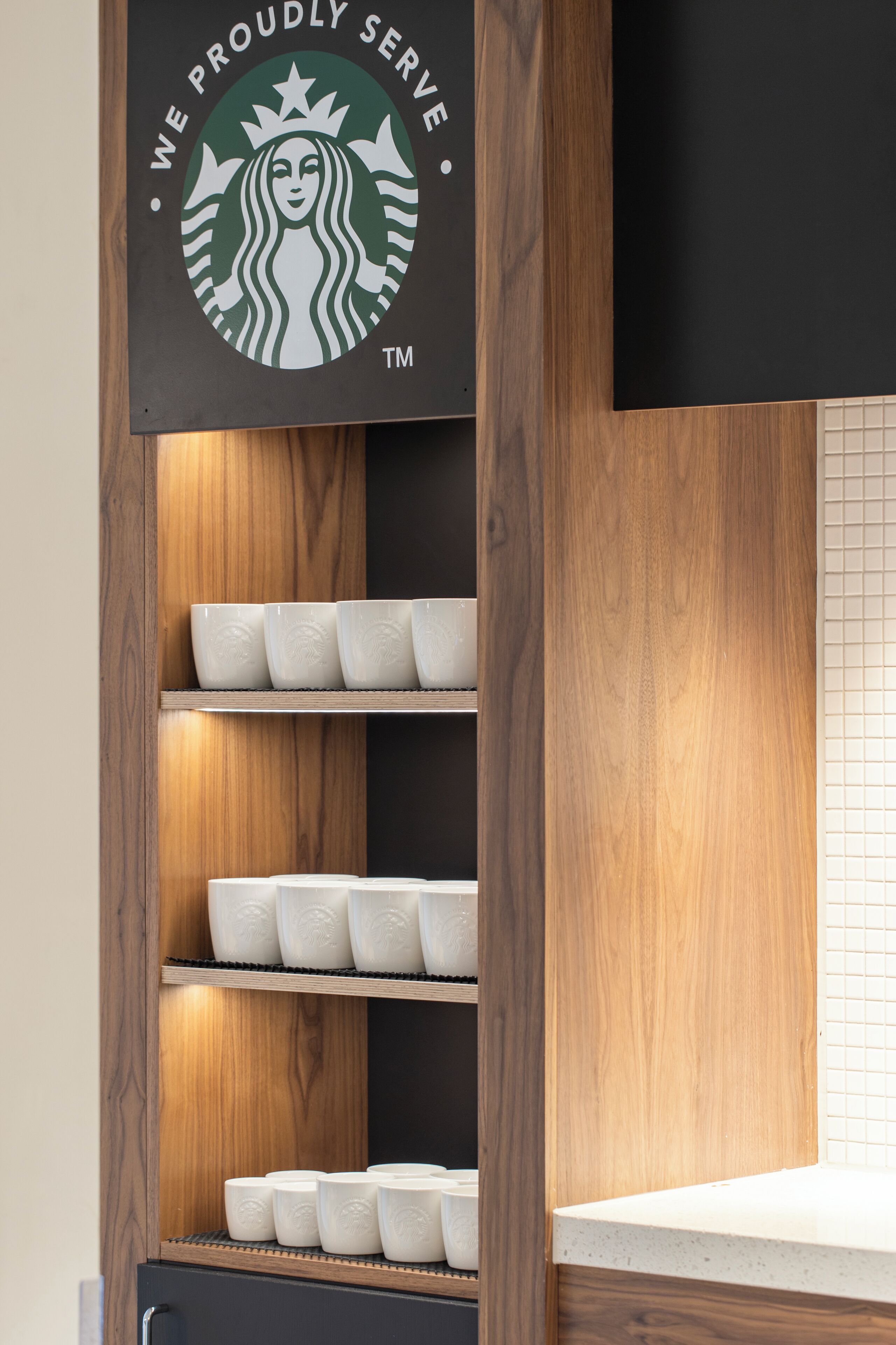 serves lunch and dinner