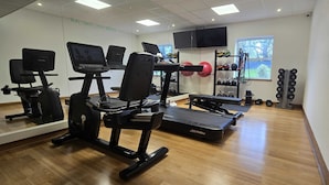 A gym with treadmills, exercise bikes, and weightlifting equipment. - Holiday Inn Bristol Airport by IHG (Bristol)