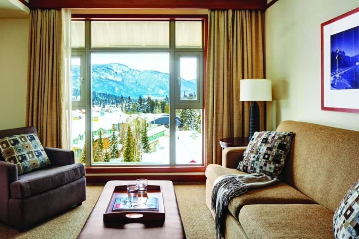 Living room | 32-inch flat-screen TV with cable channels, TV, fireplace
