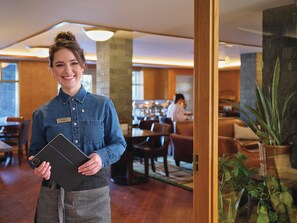 Bao gồm bữa sáng buffet hàng ngày 