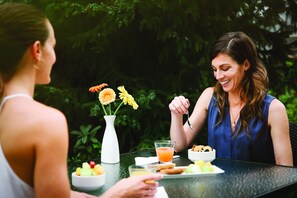 Courtyard - Pan Pacific Whistler Village Centre (Whistler)