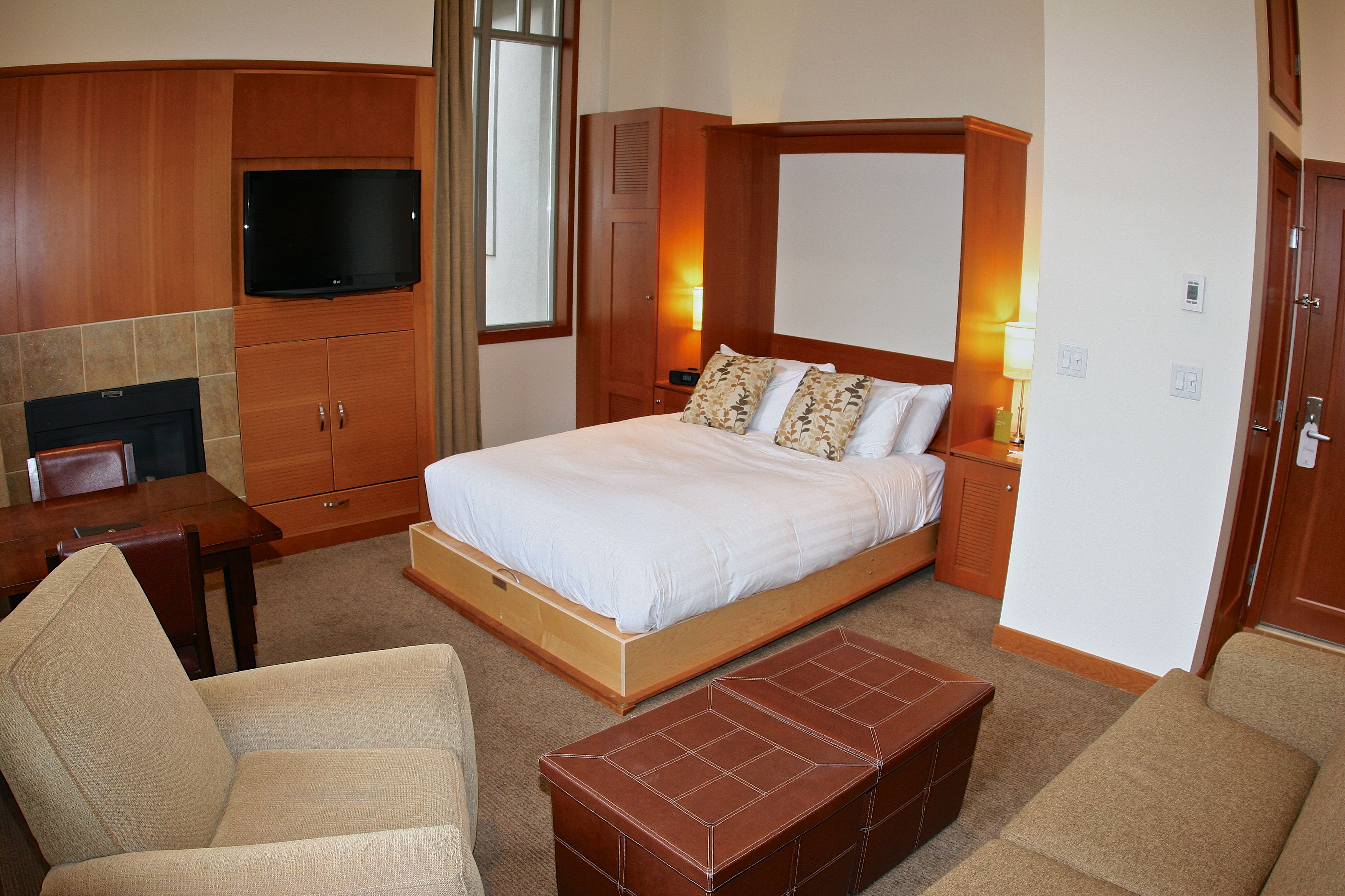 studio suite | 1 bedroom, premium bedding, in-room safe, laptop workspace